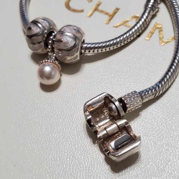 FREE SHIPPING 💕 Chamilia Bracelet with 3 Charms - Picture 3 of 4